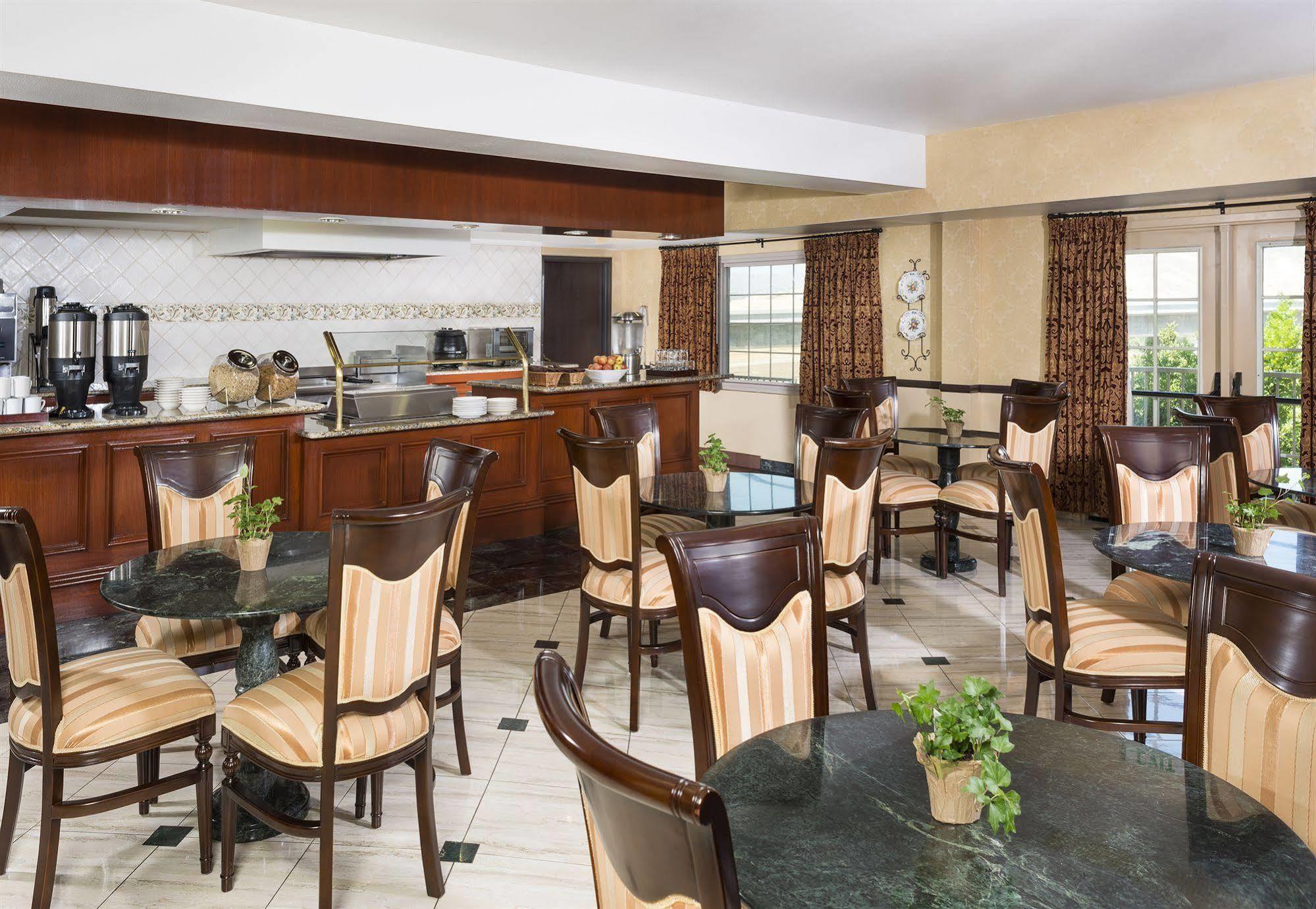 โรงแรมไอเรส โคโรนา อีสต์ ภายนอก รูปภาพ